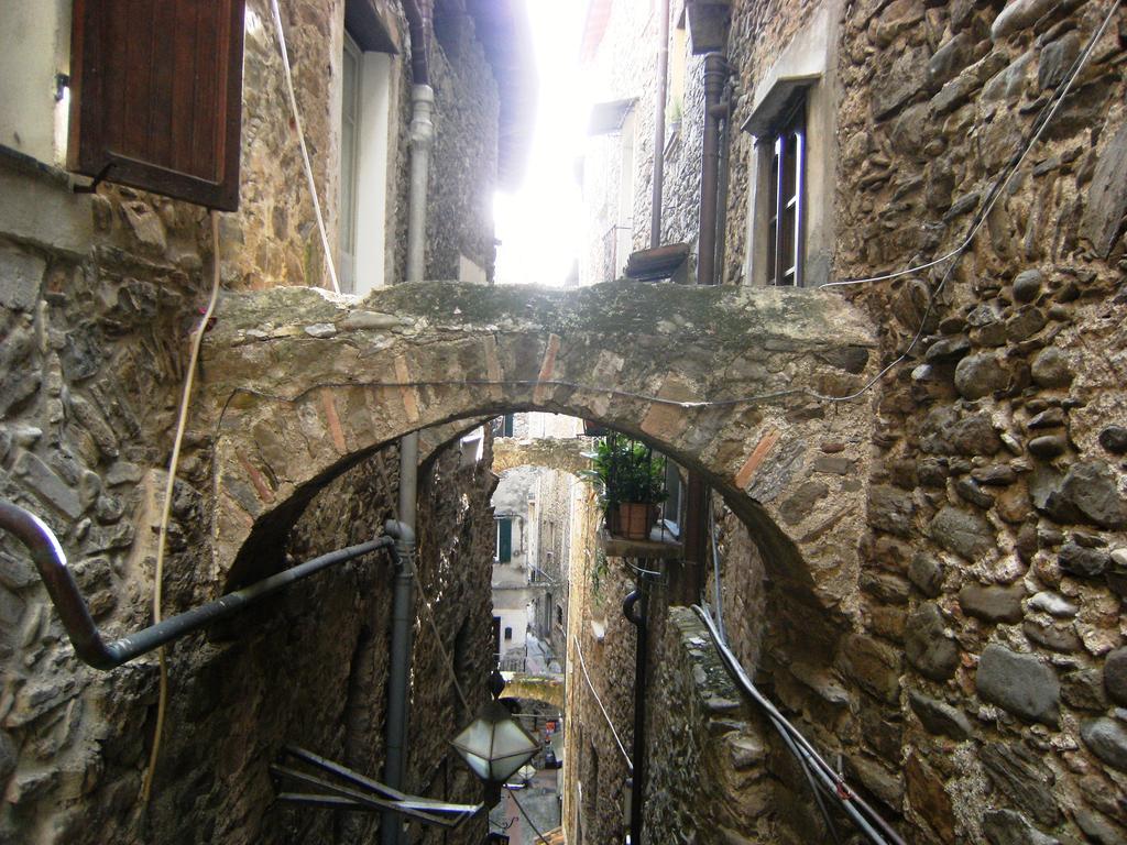 Bed and Breakfast Il Nido Di Rondine Dolceacqua Exterior foto